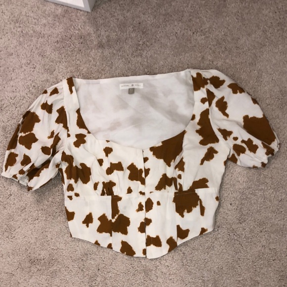 Backyard Roses Bailey Hook Top🐮 - Picture 2 of 4